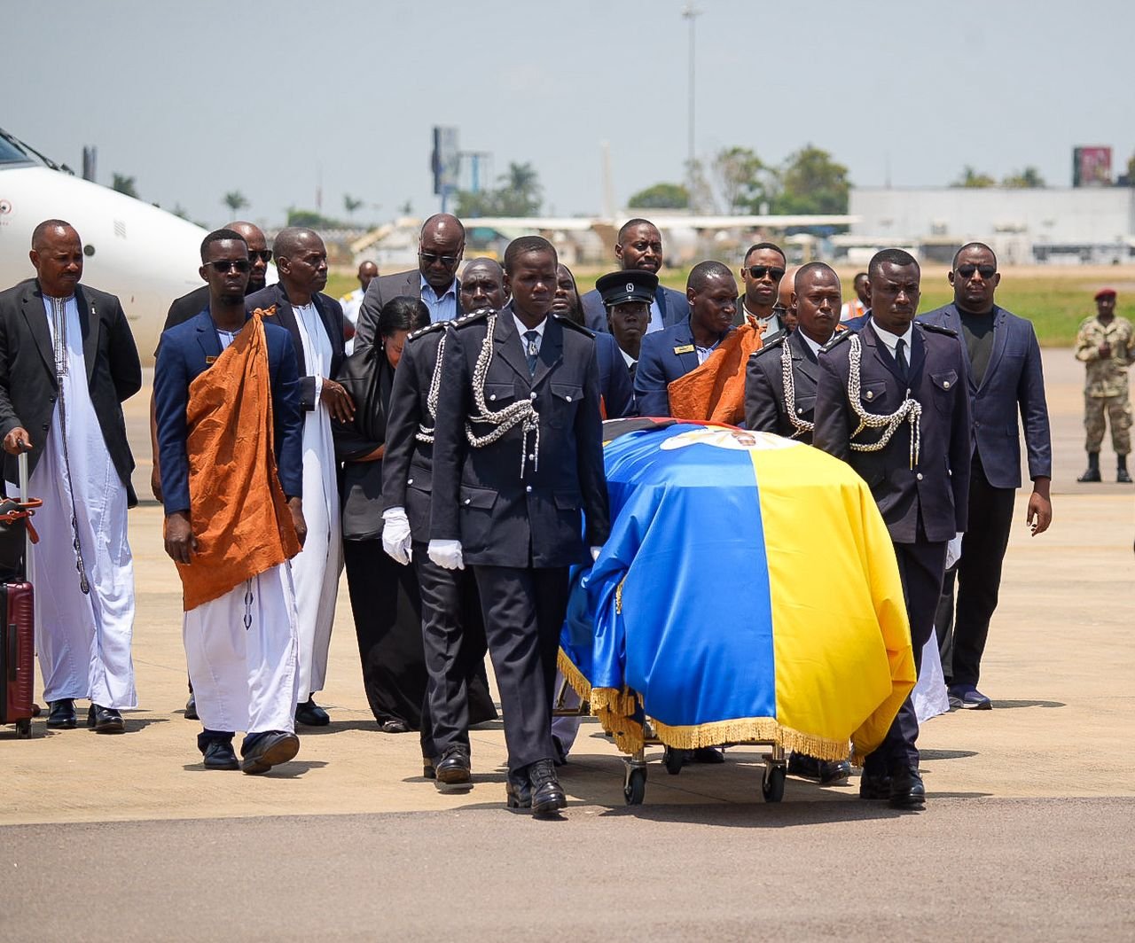 TEARS AS LATE KING OYO’S BODY ARRIVES IN UGANDA FOR FINAL JOURNEY HOME