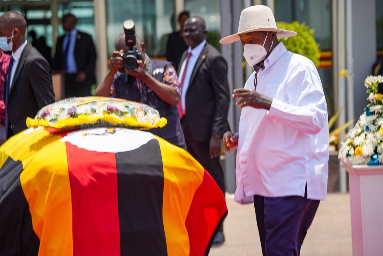 TEARS AS LATE KING OYO’S BODY ARRIVES IN UGANDA FOR FINAL JOURNEY HOME